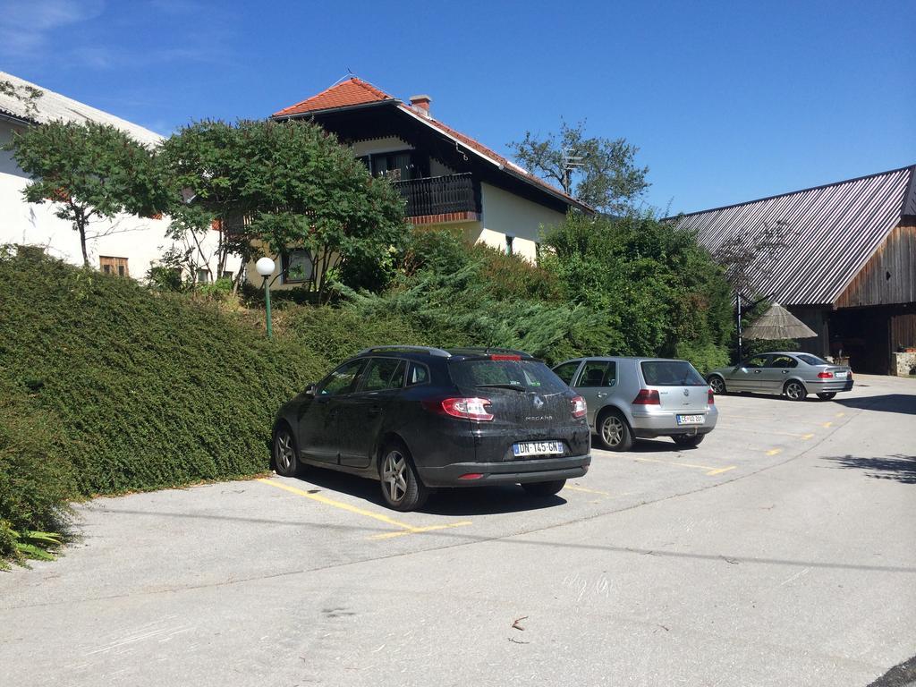 Tourist Farm Pacnik Hotel Resnik Buitenkant foto